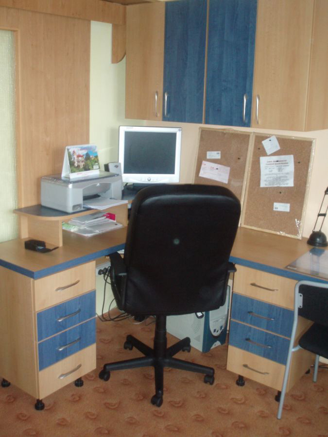 Kancelářský nábytek na míru od firmy STOLAŘSTVÍ Hanzlík